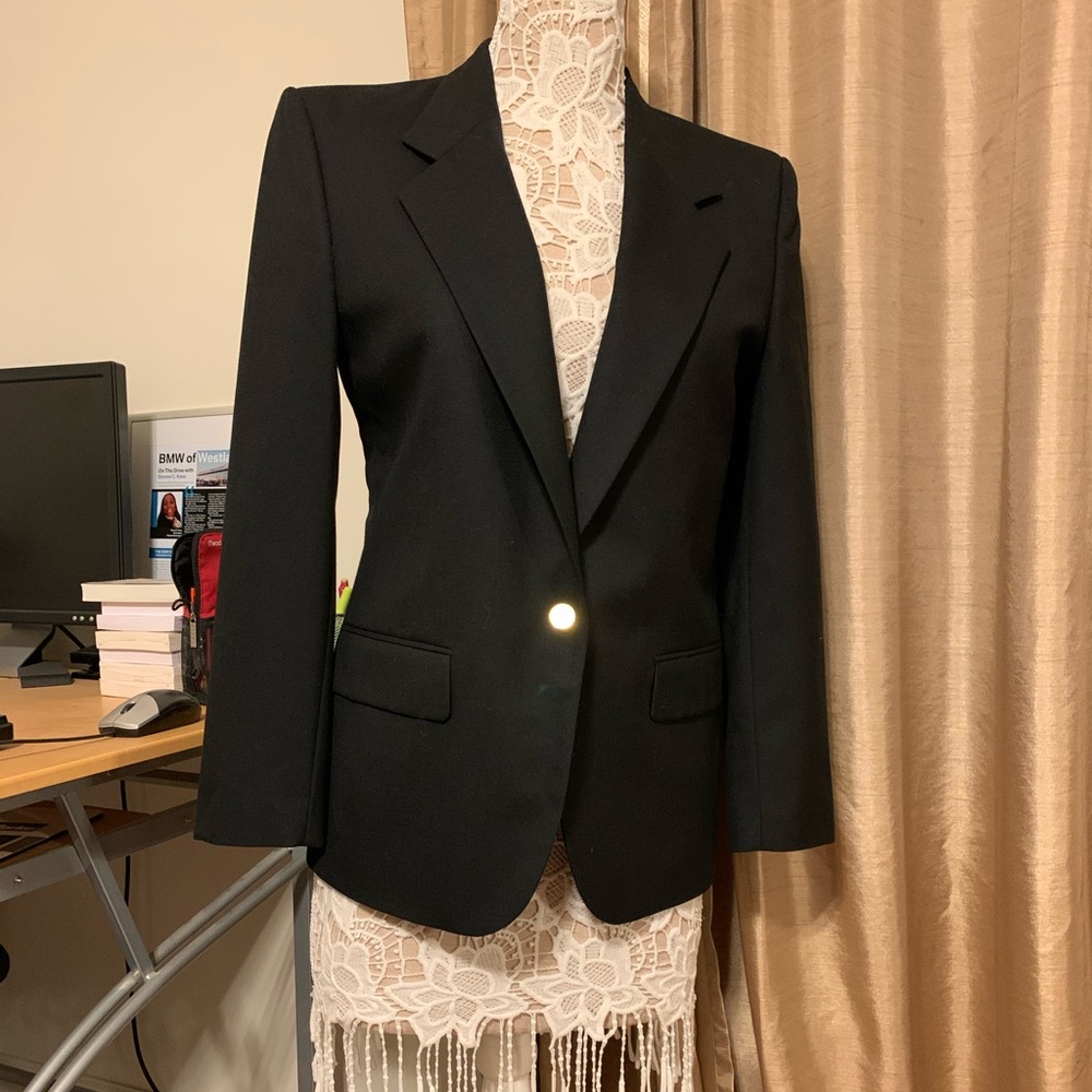 ❤️Black Burberry blazer❤️Price drop!!!